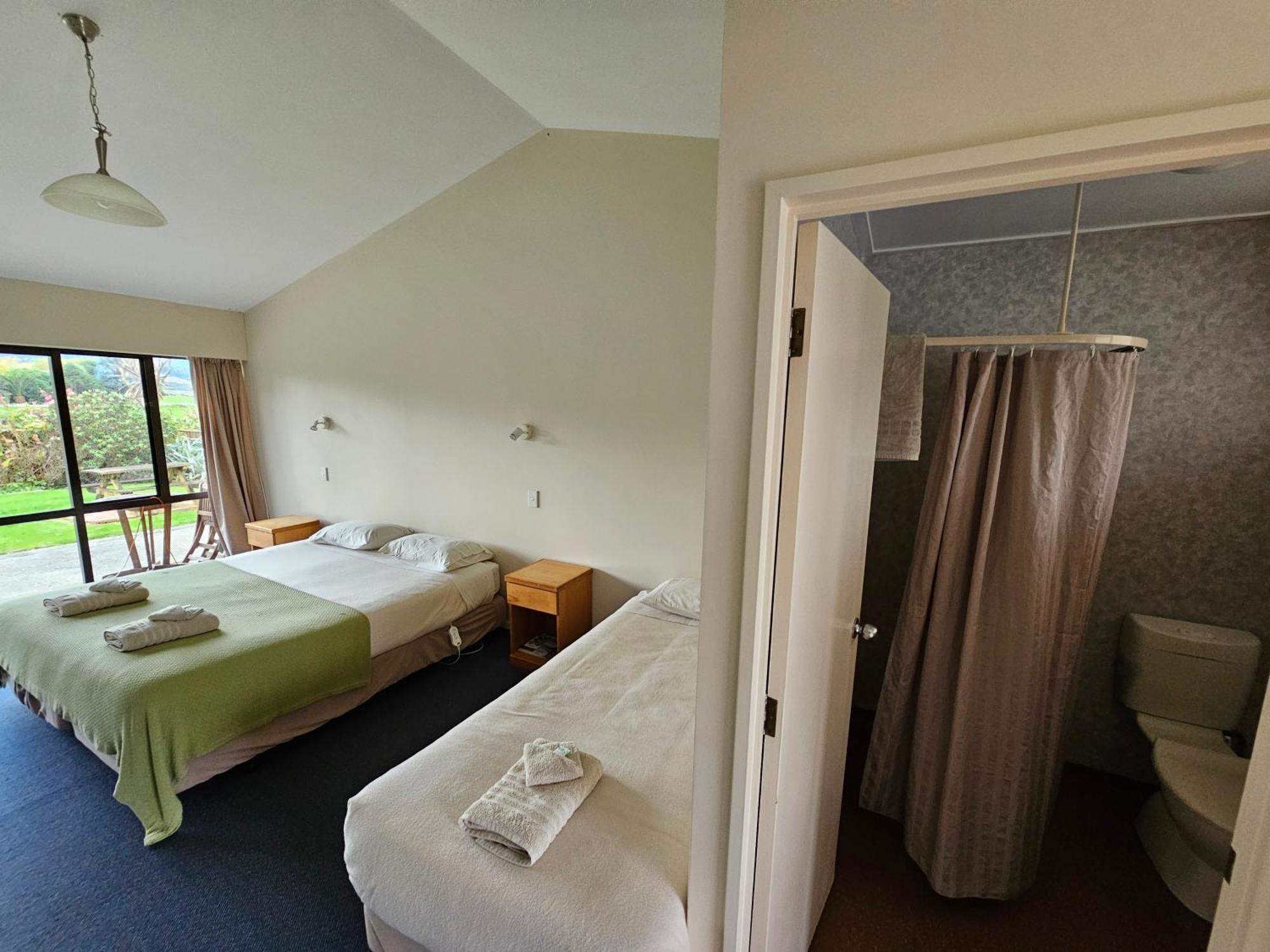 Karamea Village Hotel Buitenkant foto